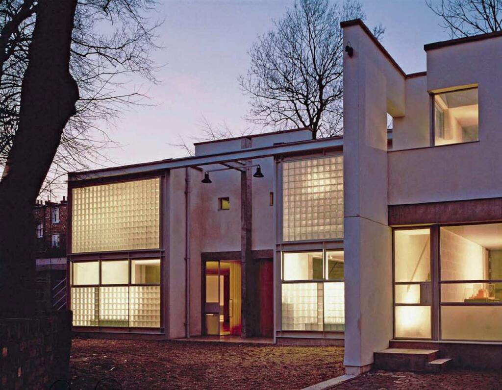 Main image of property: 1A Cobham Mews, London, NW1 9SB