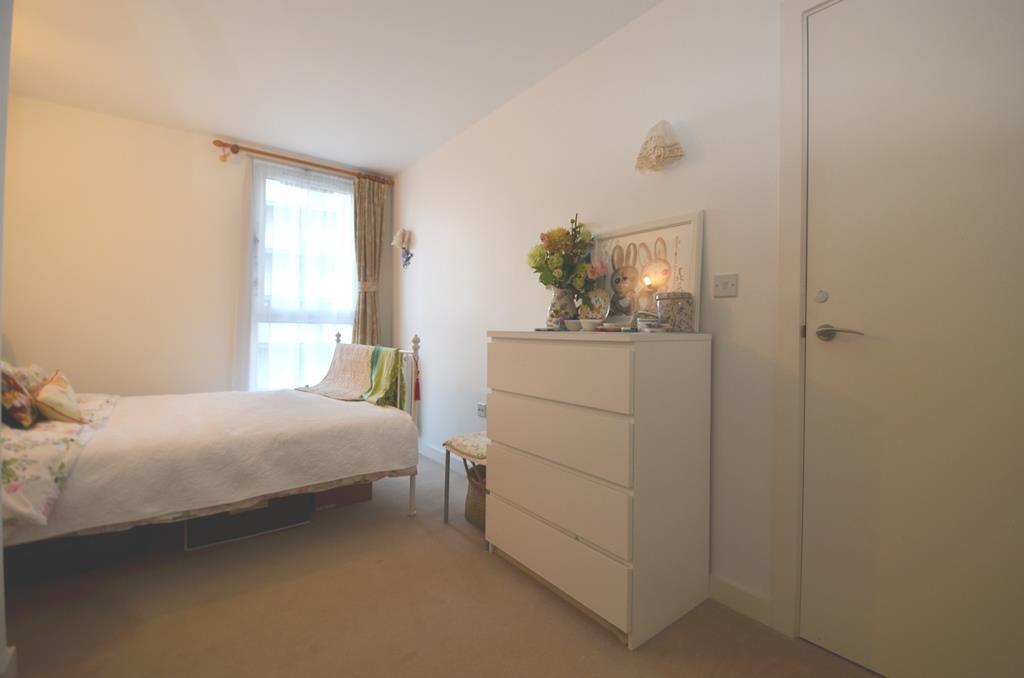 Apartment in Southall - More