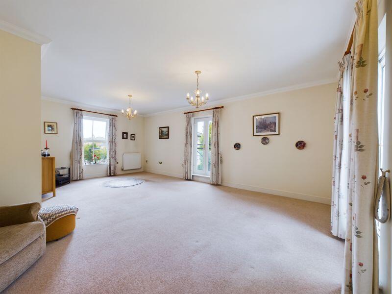Coldstream Road, The Village, Caterham photo 3