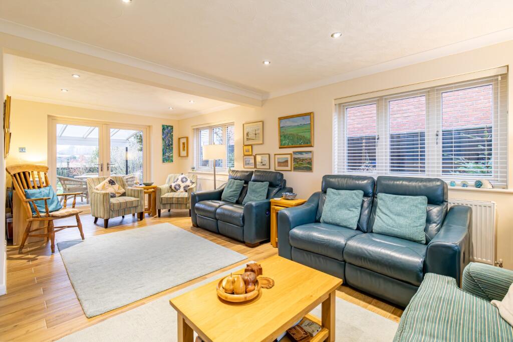 Woodside Avenue, Heacham photo 4