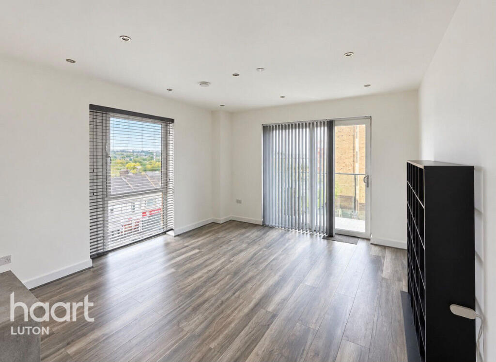 Apartment in Luton - View 3