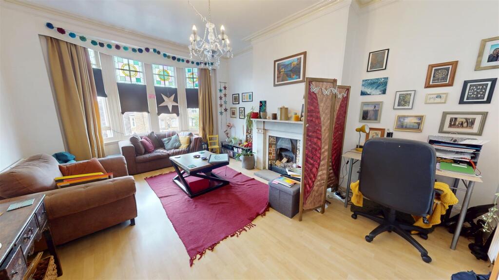 Apartment in Bradford, Shipley - View 3