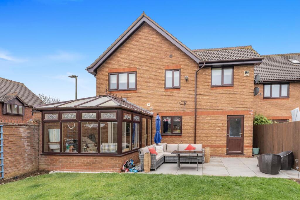 Main image of property: 6 Woburn Close Banbury OX16 4FT