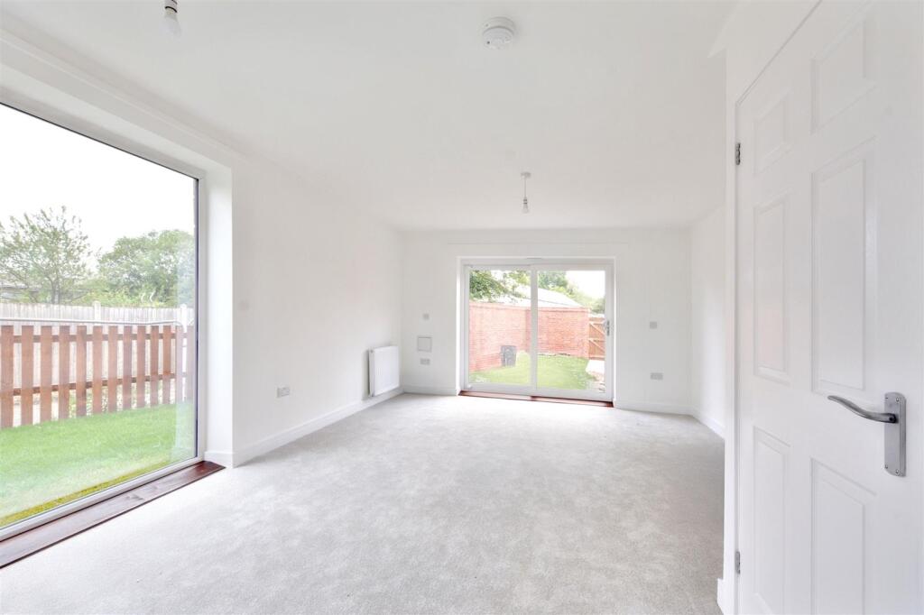 House in Nottingham, Long Eaton - More