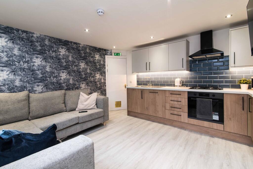 House in Nottingham - View 5