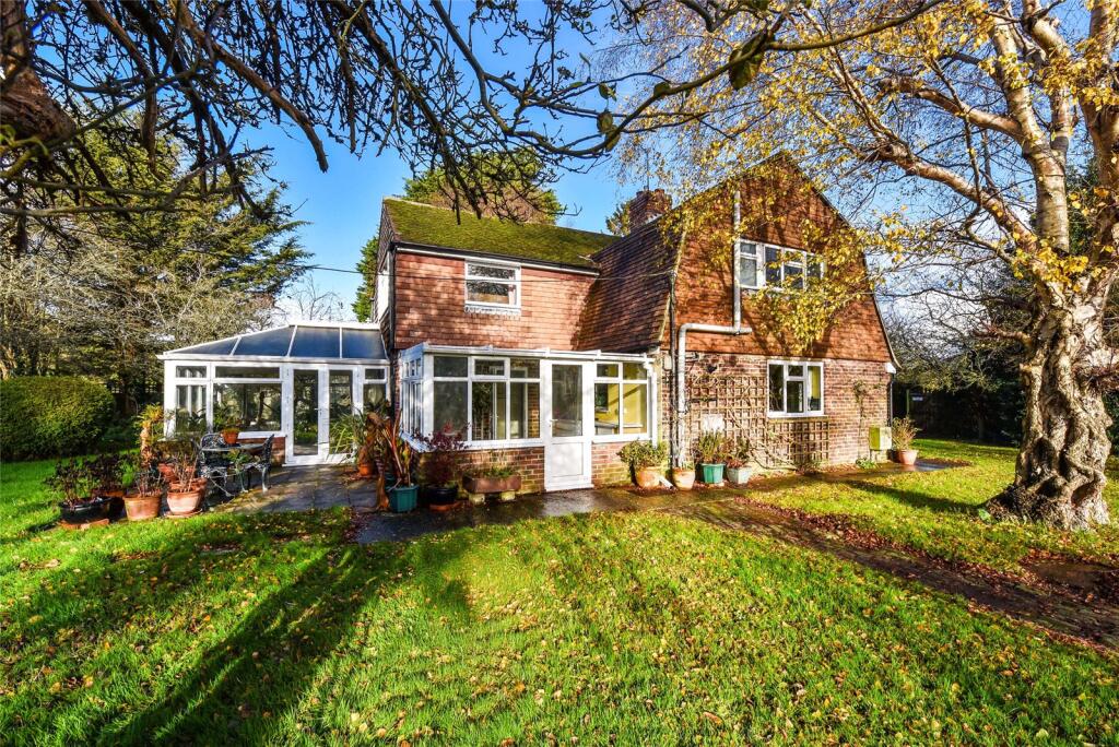 3-bed detached on Selsey Road, Sidlesham, Chichester, West Sussex, PO20, £629,000