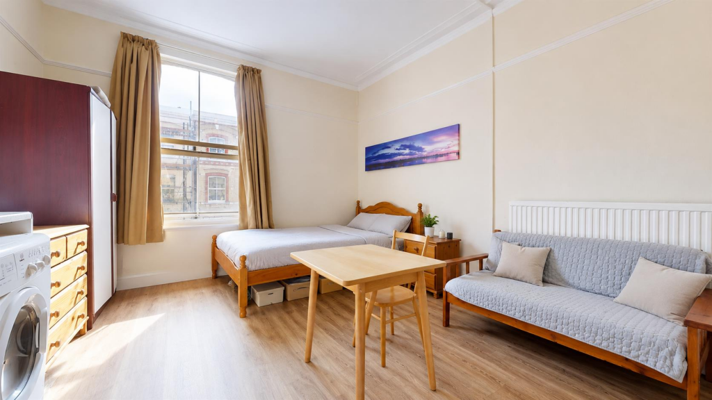 Studio flat for rent