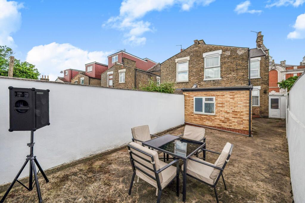 Ruckholt Road, London, E10 – pohled 4