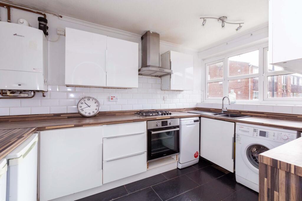 House in Slough - View 4