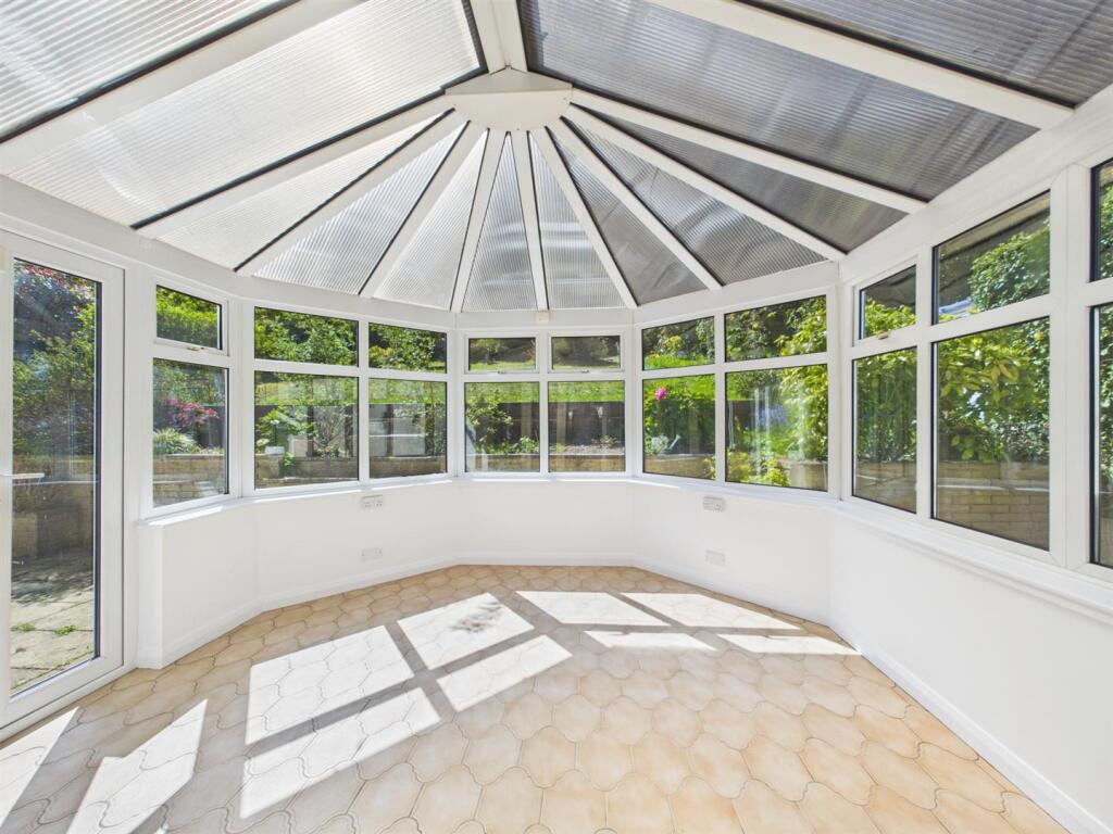 House in Coulsdon, Kenley - More