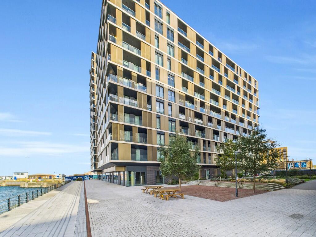 Main image of property: Gillingham Gate Road, Gillingham, Kent, ME4