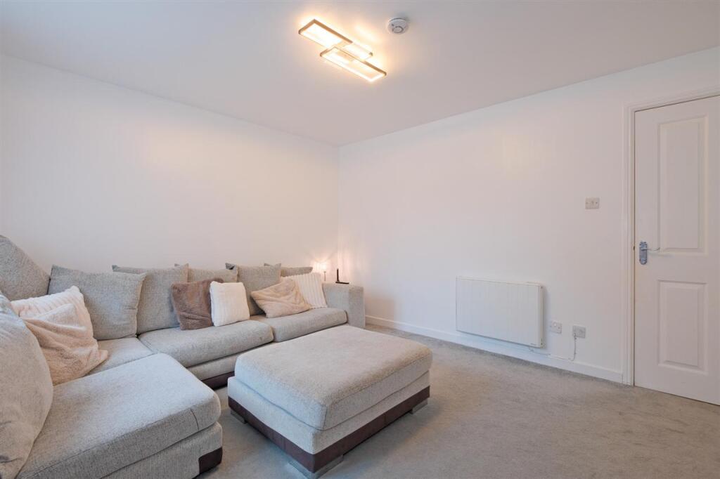 Apartment in Bothwell, Springwells, Whitehill - View 4