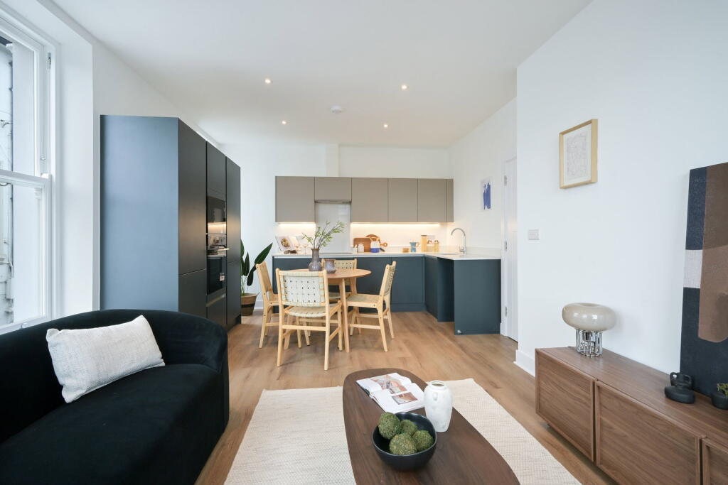 Apartment in Redhill - View 3