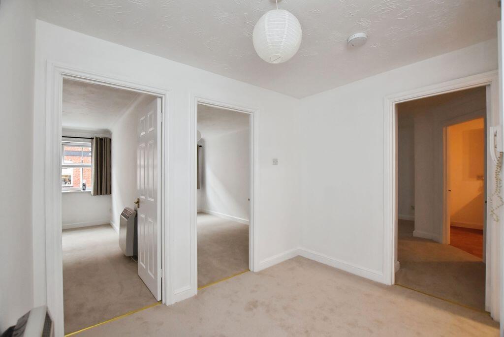 Apartment in Salisbury, Wiltshire - More