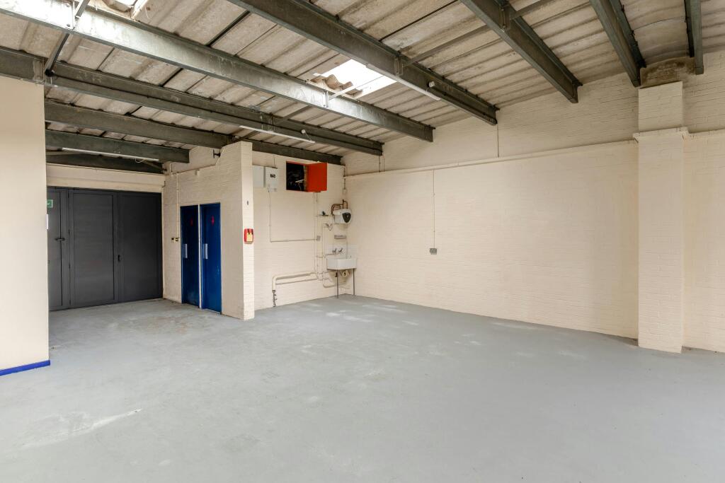 8693986-interior03-v2-800.jpg