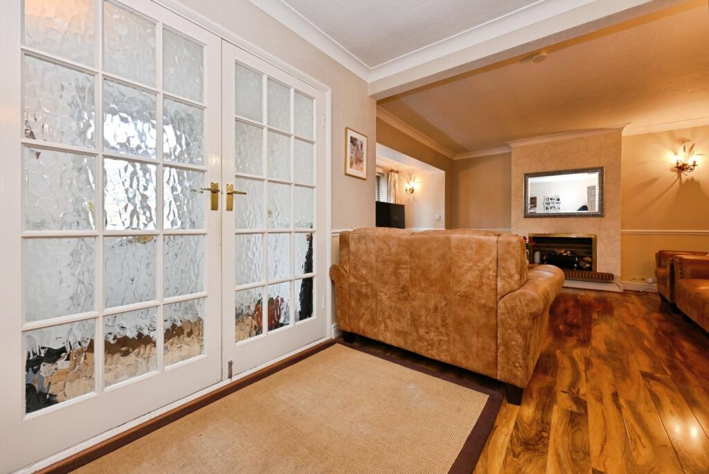 House in Waltham Cross, Churchgate - More