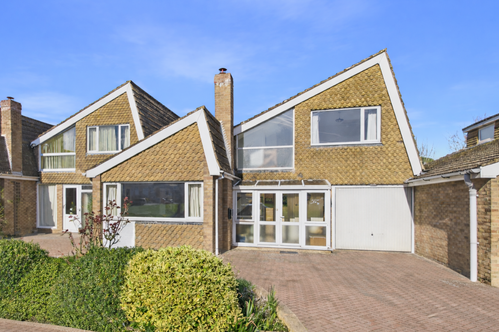 3-bed detached on Van Diemens Close, Chinnor, Oxfordshire, £450,000