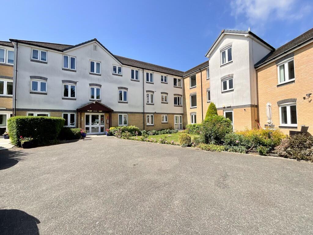 Apartment in Castle Point, Essex - View 2