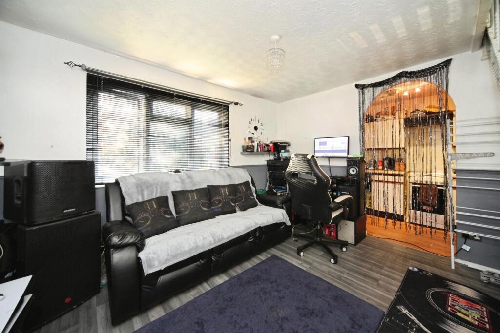House in Luton - View 2