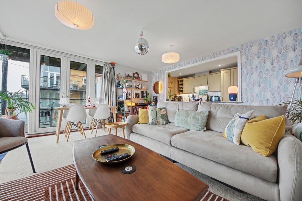 Main image of property: 40 Hawkeswood Road, Bitterne Manor, SO18