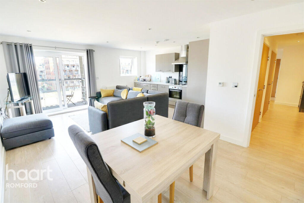 Apartment in Romford - More