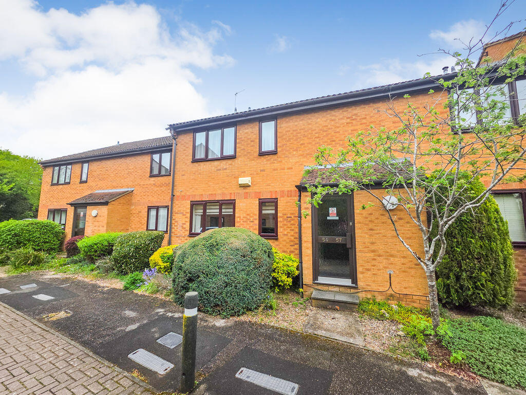 1-bed flat on Knaves Hollow, High Wycombe, £195,000
