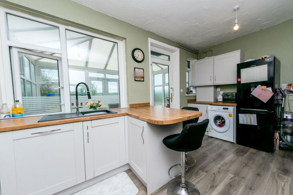 Crescent, Kirkburton, HD8 photo 4
