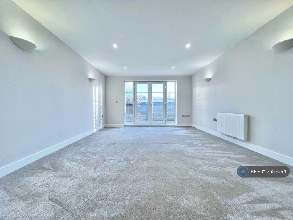 Apartment in Bury, Greater Manchester - View 4