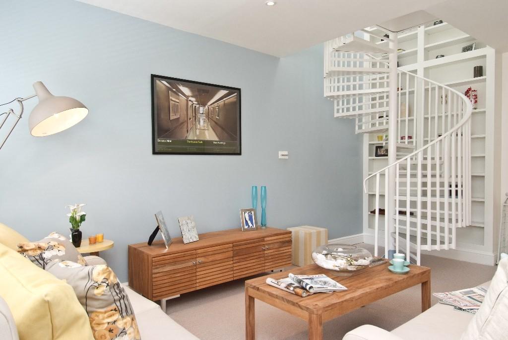 2 bedroom mews property for rent