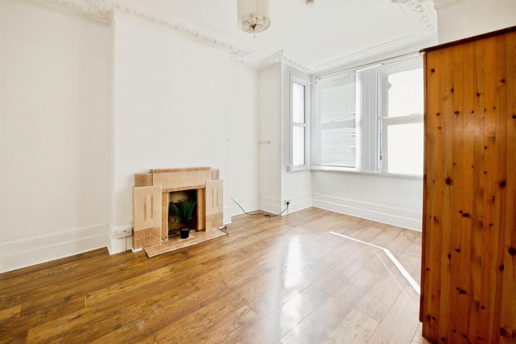 Apartment in Ilford - View 5