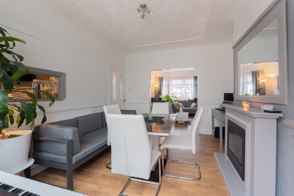 Cobham Road, CH46 photo 3