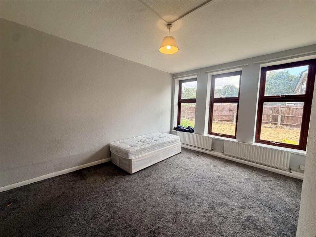 Apartment in Croydon - View 5