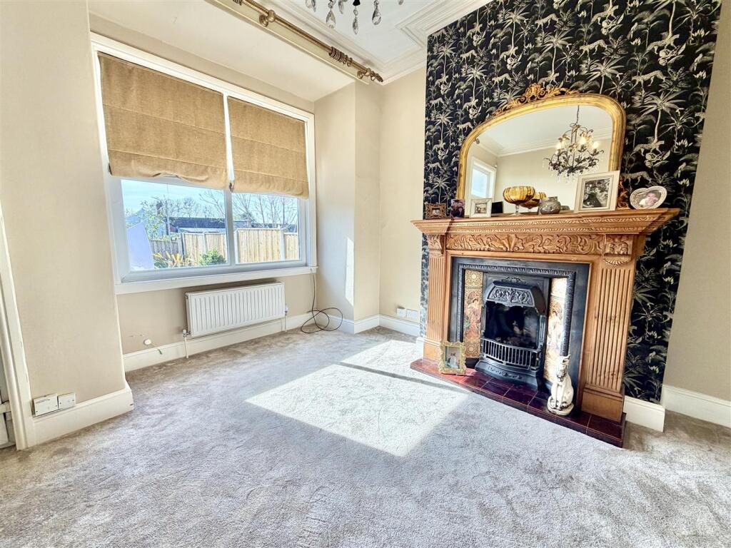 House in Leeds, Kippax - View 4