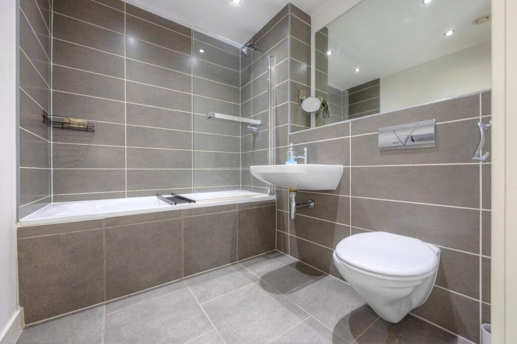 Apartment in Barnsley, Kingstone - View 3