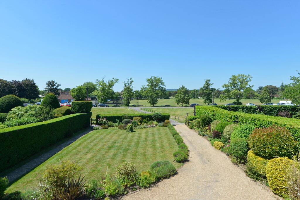 The Common, Cranleigh, GU6 photo 3