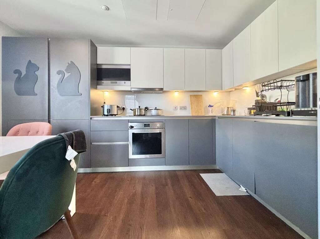Apartment in London - View 5