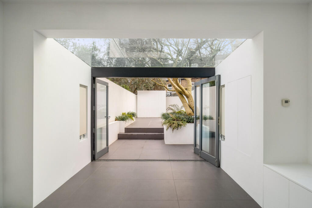 House in Twickenham - View 2