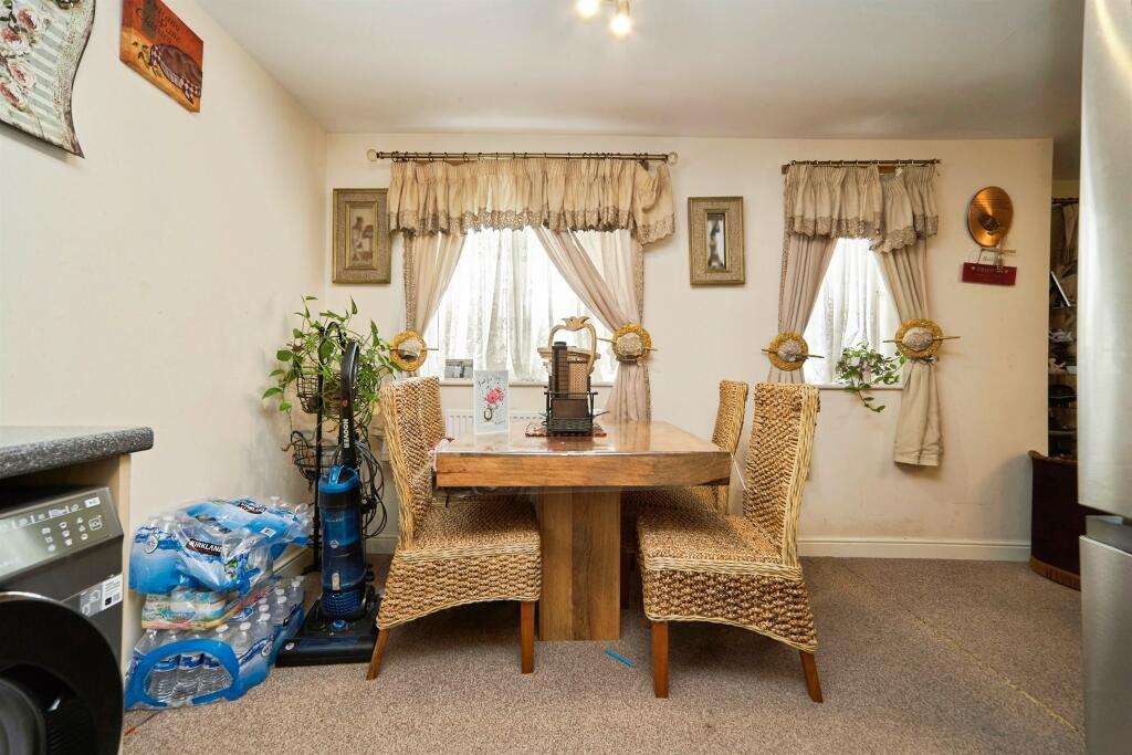 Apartment in Leeds, Gipton - View 4