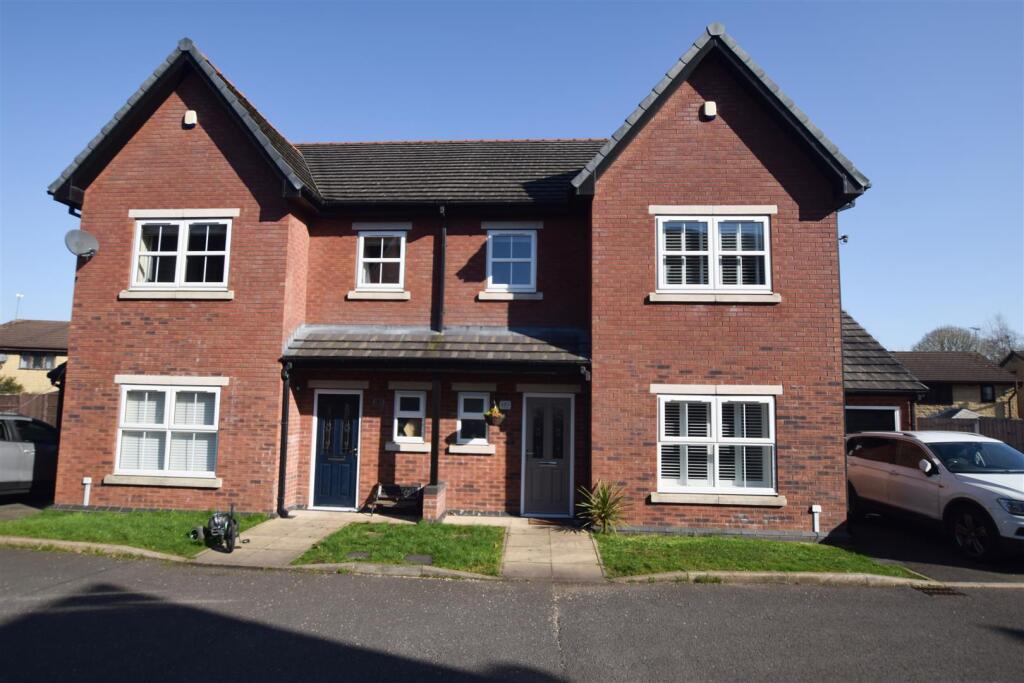 Main image of property: Kingsway, Alkrington, Middleton