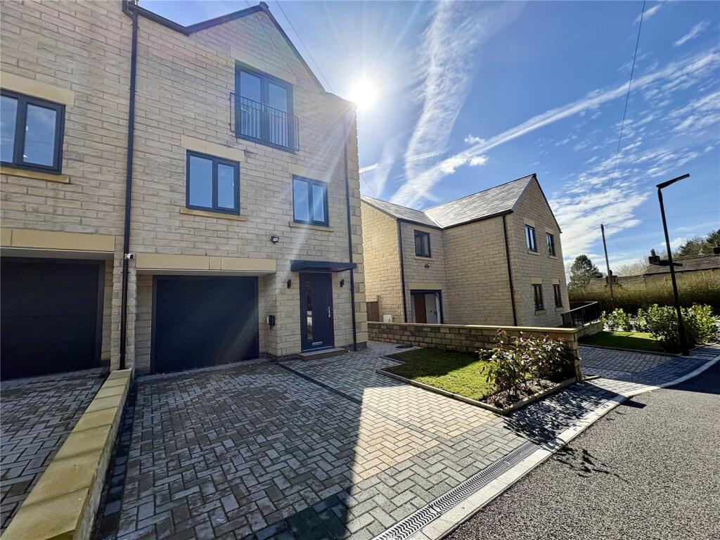 Main image of property: Roe Cross Gardens, Mottram, Hyde, Derbyshire, SK14