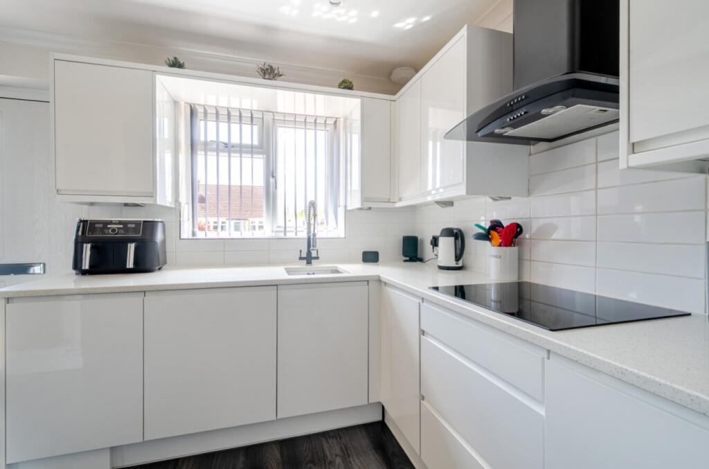 The Downs, Nottingham, Nottinghamshire, NG11 - More