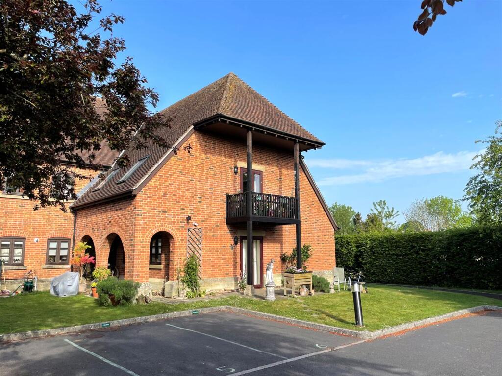 Main image of property: Motcombe, Shaftesbury