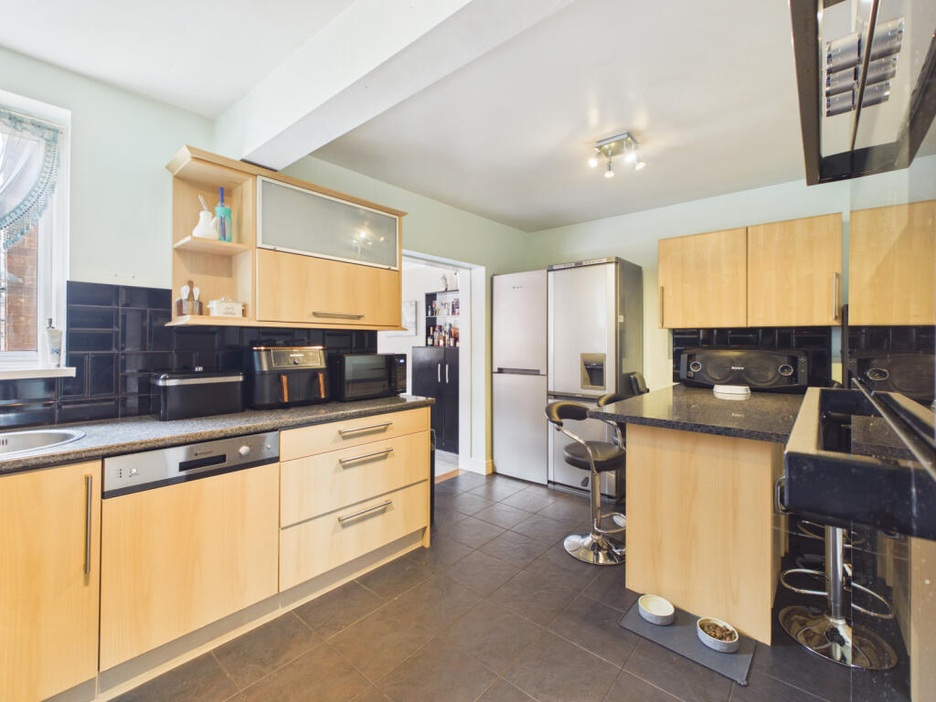 House in Woodley, Wokingham - More