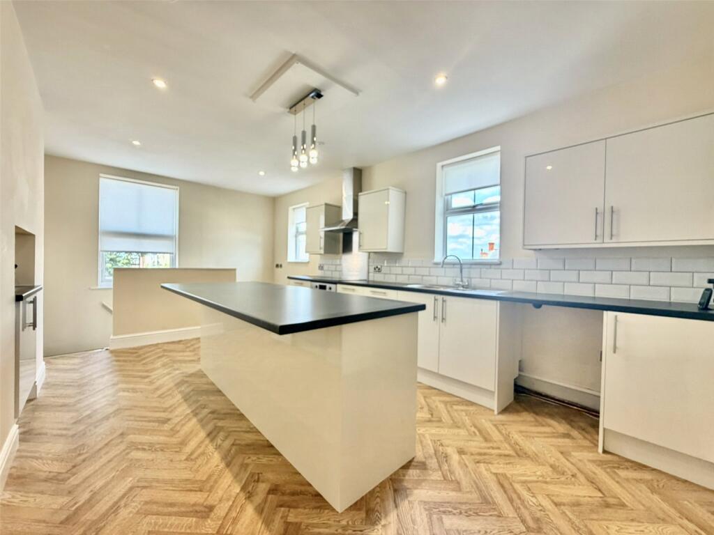 Apartment in Birkenhead, Claughton - View 5