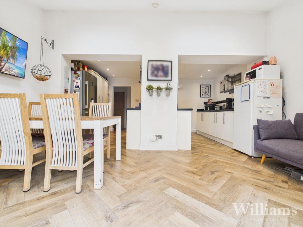 Pemberton Close, Aylesbury, HP21 - View 5