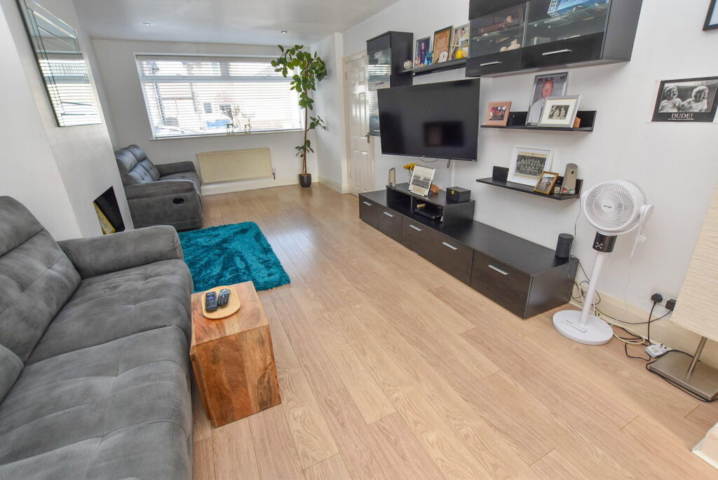 Fairway Crescent, Bromborough photo 3