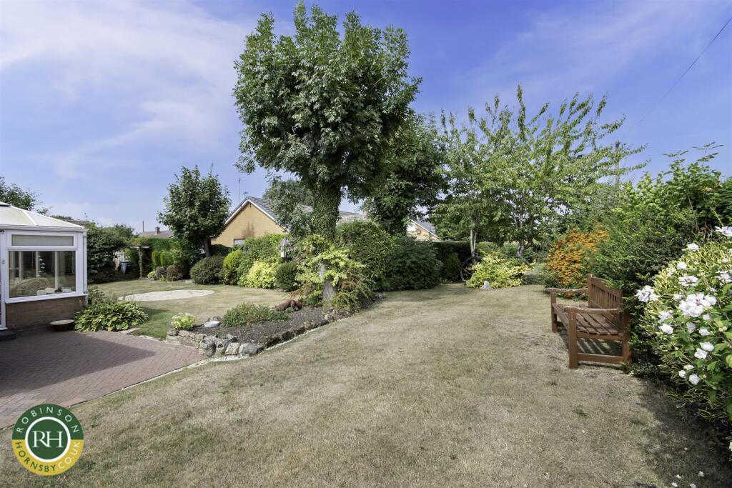 Maple Drive, Auckley, Doncaster photo 3