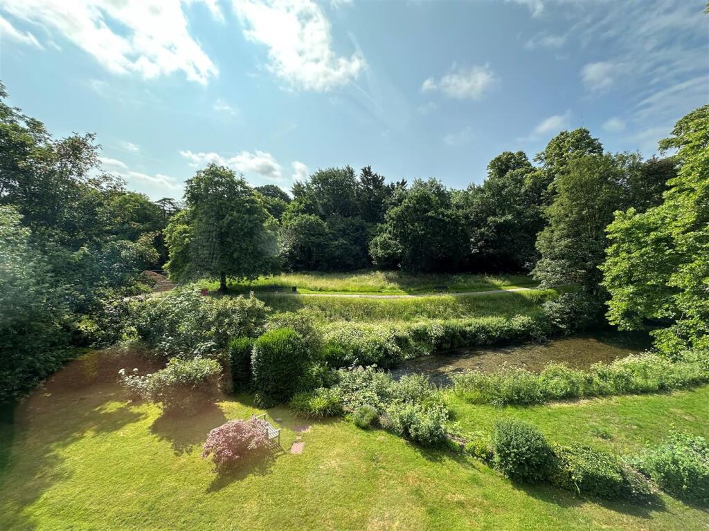 Main image of property: South Street, Farnham