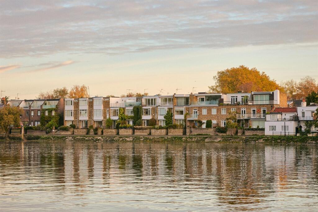Main image of property: Strand on the Green, Chiswick, W4