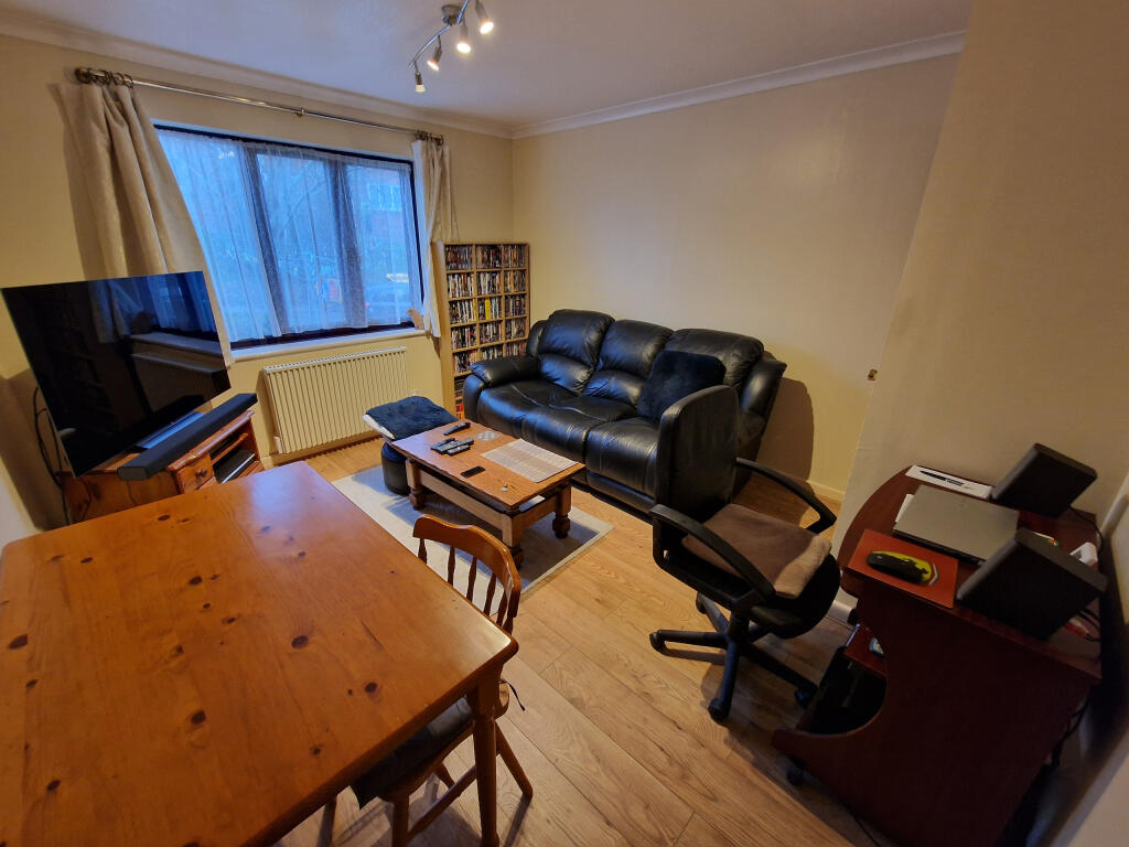 Apartment in Yeovil, Somerset - View 2